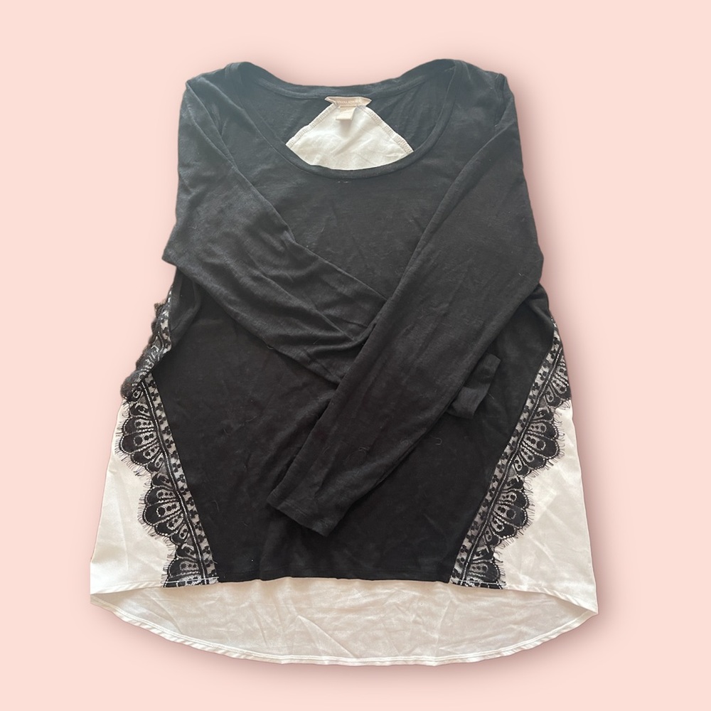 Banana Republic Knit and Silky Top with lace details. Size L.